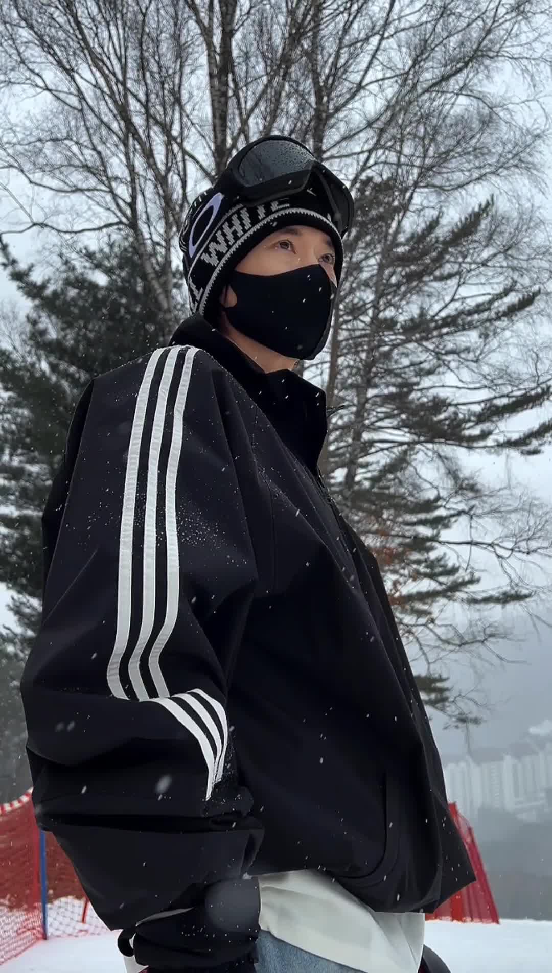 3b2bf45ff61546984a125801523798df.mp4